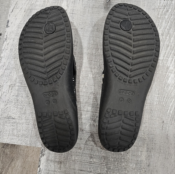 Crocs Black Floral flip flop  Sandals - Picture 6 of 6